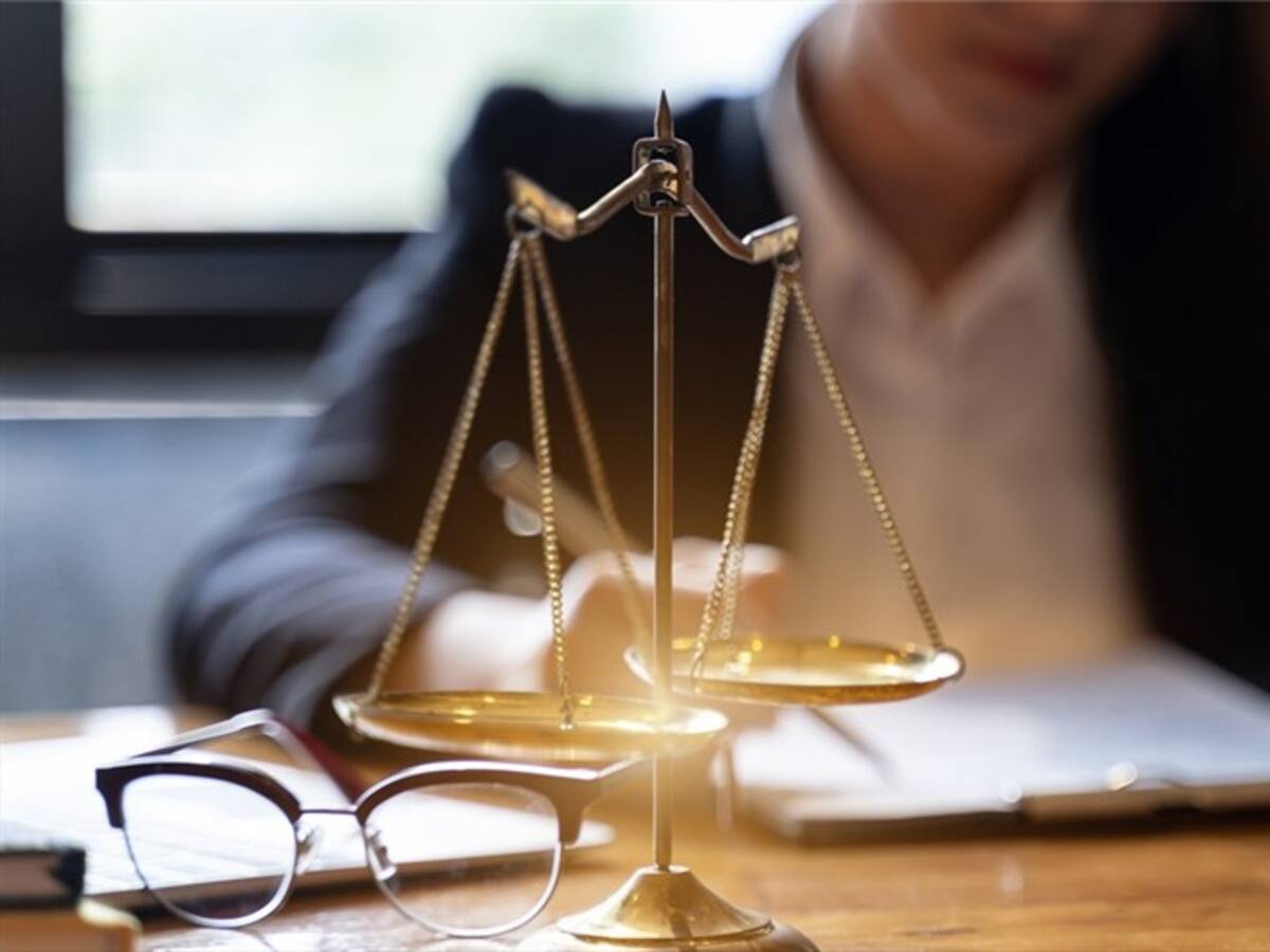 ¿Sin plata para honorarios de un abogado? Le explicamos dónde puede acudir