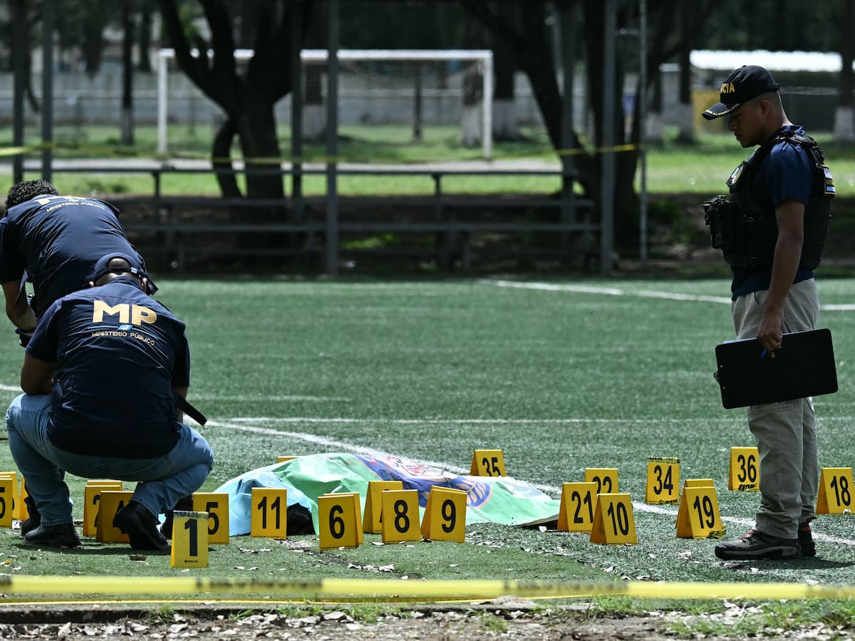 Asesinan al exfiscal anticorrupción de Guatemala en un campo de fútbol