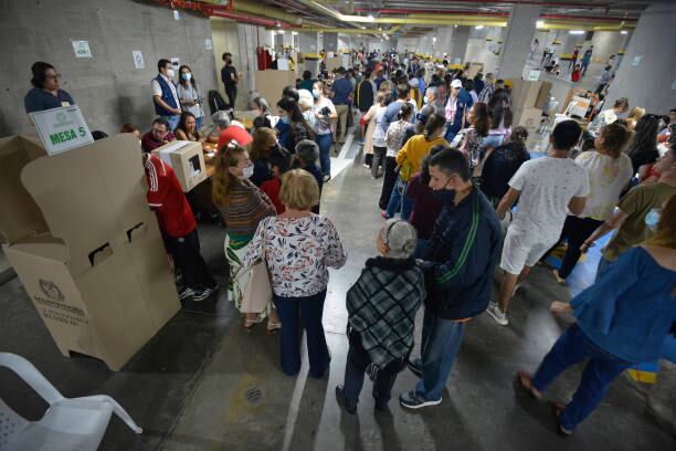 El foro: “Como defenderse de la desinformación en las elecciones” reunirá a más de 12 líderes y figuras destacadas de la academia, política, prensa y sociedad civil. | Foto: Getty Images