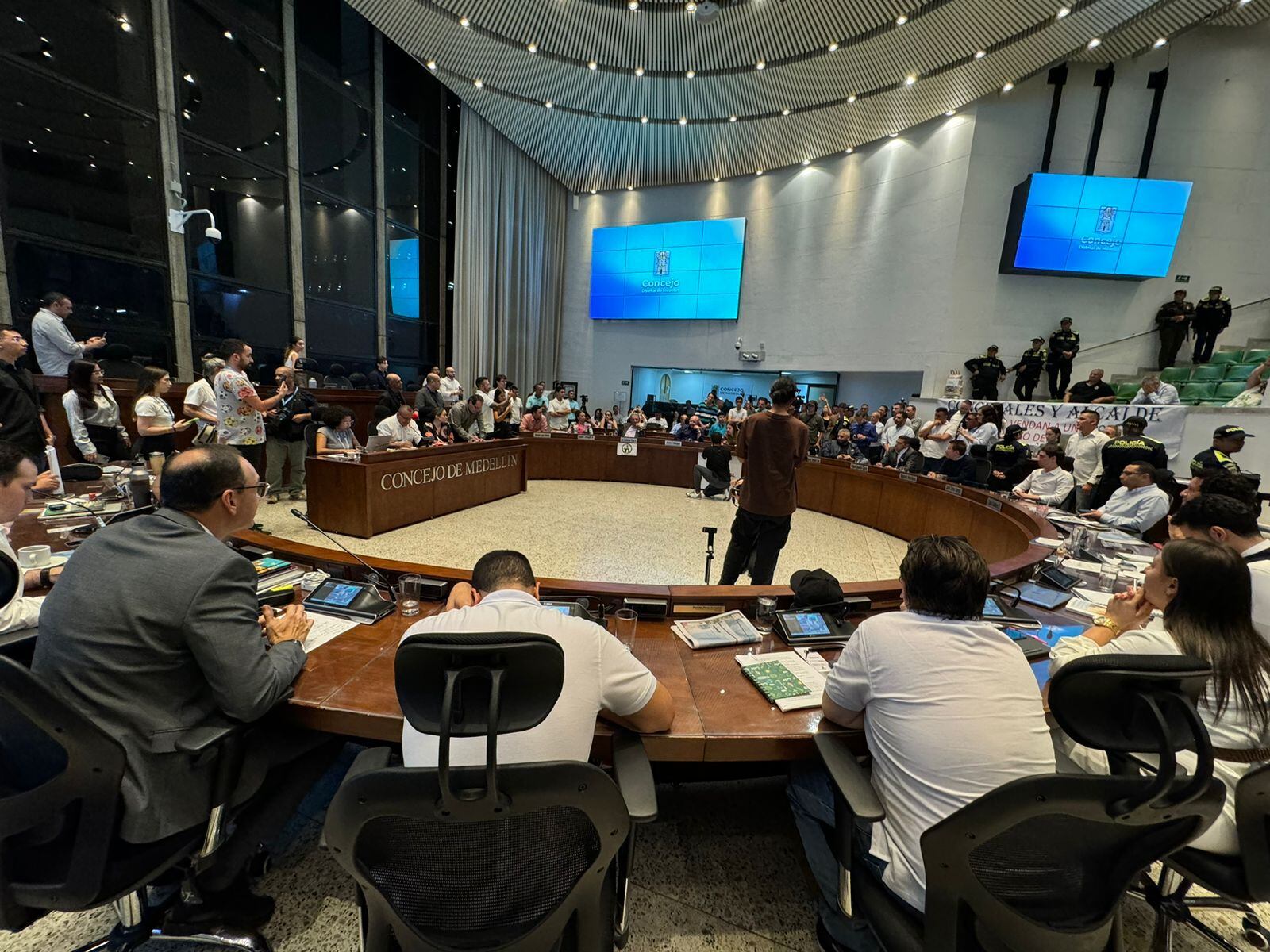 Aprueban venta de la vivienda participación de EPM en Tigo-UNE. Foto: W Radio