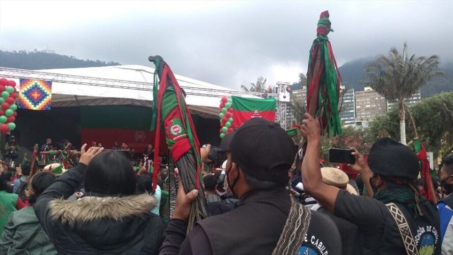 Las autoridades indígenas efectuaron las labores de levantamiento del cadáver . Foto: Cric
