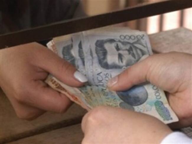 Colombianos gastan en promedio 615 mil pesos mensuales