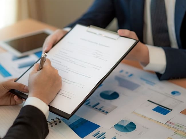 Con 14 votos a favor y uno en contra, la Comisión Tecera del Senado de la República aprobó en tercer debate el proyecto de pago a plazo justo. Foto: Getty Images