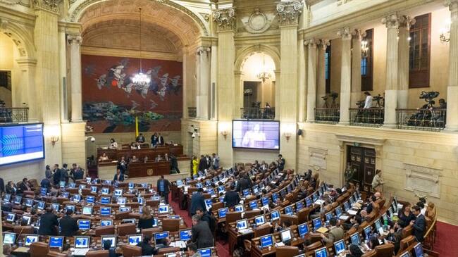 “Lo que pretendieron hacer con esta queja (...) es apartarnos de la votación de un proyecto de ley a todas luces inconstitucional”, dijo Ángela María Robledo. Foto: Getty Images / DANIEL GARZÓN HERAZO
