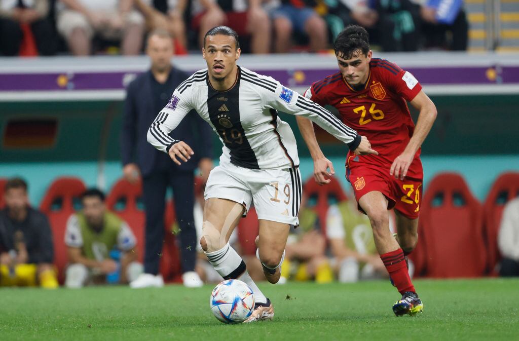 Leroy Sané (Alemania) y Pedri (España). España vs Alemania Mundial de Qatar 2022. Foto: Richard Sellers/Getty Images