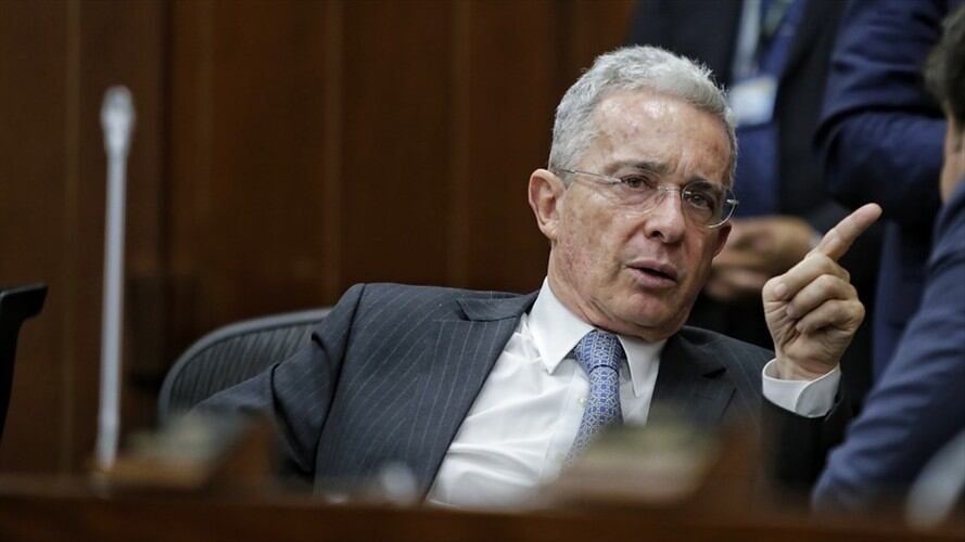 Durante el fin de semana, el senador Álvaro Uribe fue duramente cuestionado a propósito de varios trinos publicados a través de su cuenta personal de Twitter. Foto: Colprensa