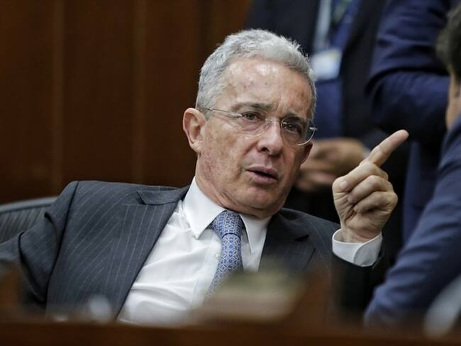 Durante el fin de semana, el senador Álvaro Uribe fue duramente cuestionado a propósito de varios trinos publicados a través de su cuenta personal de Twitter. Foto: Colprensa
