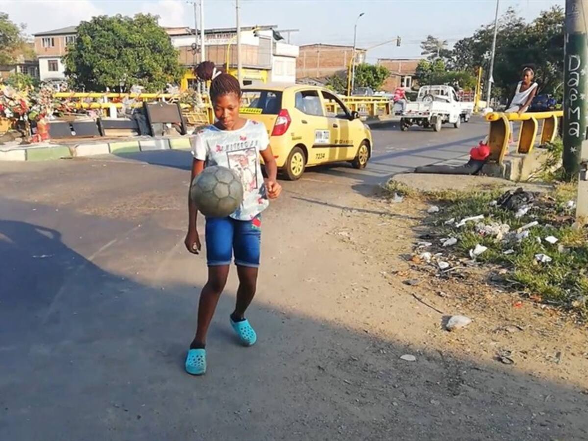 “Si cruzo la frontera, una bala me dejaría sin jugar fútbol”: joven de Aguablanca