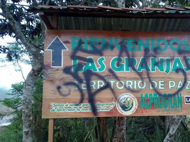 Preocupación en el Valle del Cauca por aparición de grafitis alusivos a las AUC. Foto: Gobernación del Valle del Cauca