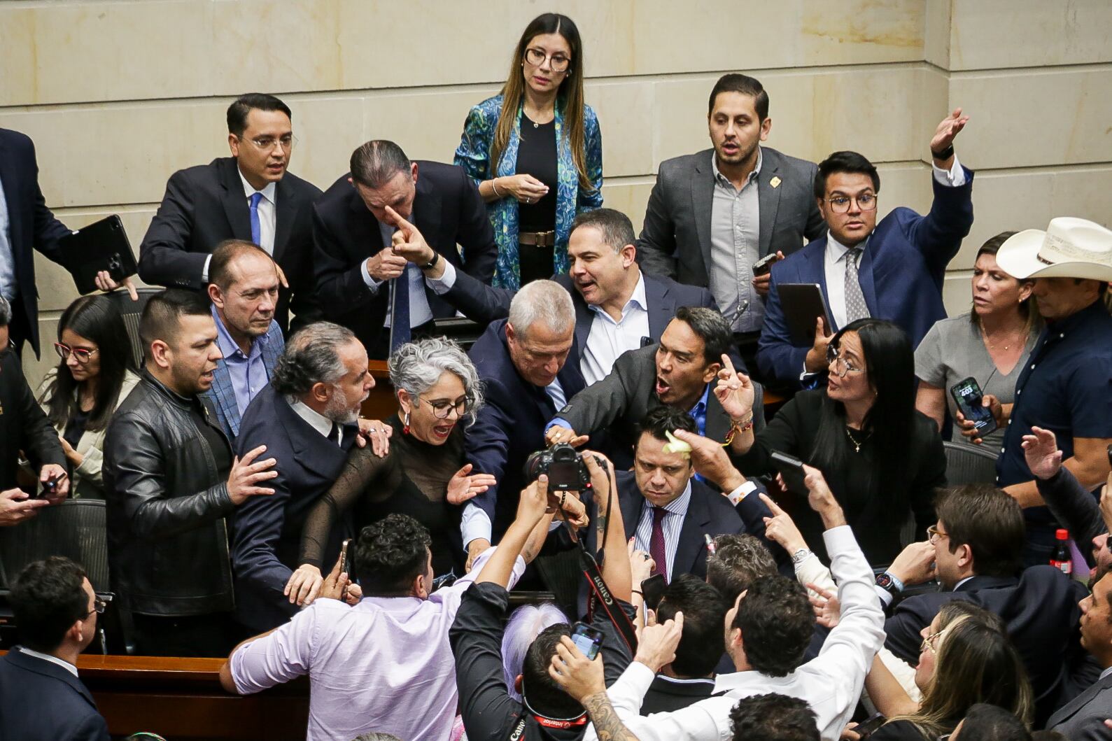 Discusión el 14 de mayo de 2025 cuando se hundió la consulta popular en el Senado. Foto: Colprensa.
