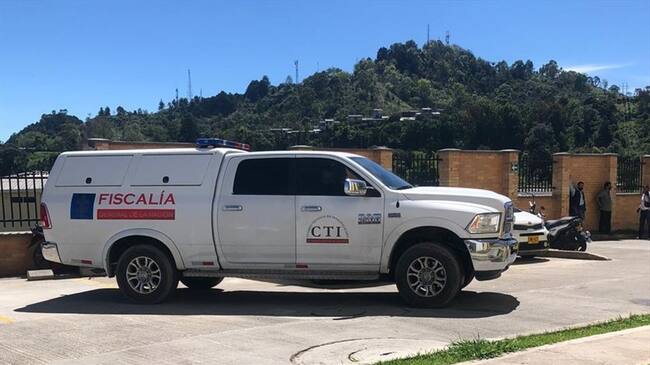 En la escena, las autoridades encontraron un arma con la que los sujetos efectuaron el hecho y un maletín. Foto: Cortesía