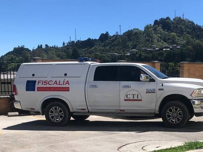 En la escena, las autoridades encontraron un arma con la que los sujetos efectuaron el hecho y un maletín. Foto: Cortesía