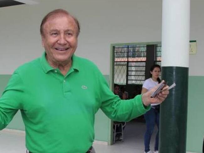 Rodolfo Hernández criticó a los bomberos por no ejercer su labor desde la entidad. Foto: Colprensa