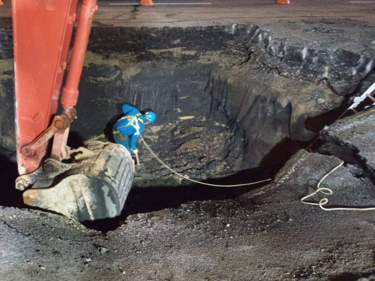 Tras ruptura de tubo, este viernes continuará cierre de dos carriles de la Autopista Norte de Bogotá