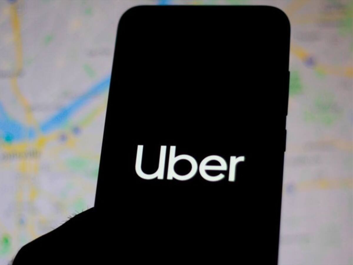Reglamentación de Uber tiene que hacerse sin que haya una competencia desleal: Duque