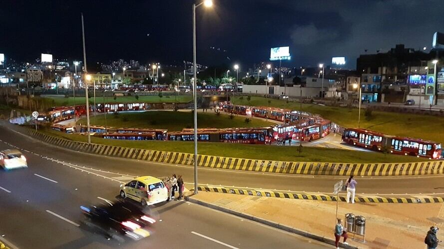Trancón de articulados de TM. Foto: @U_SMartin ·/ Twitter