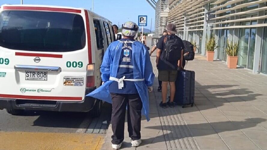 En Santa Marta impiden que cuatro turistas chilenos con COVID-19 salieran por el aeropuerto . Foto: Alcaldía de Santa Marta
