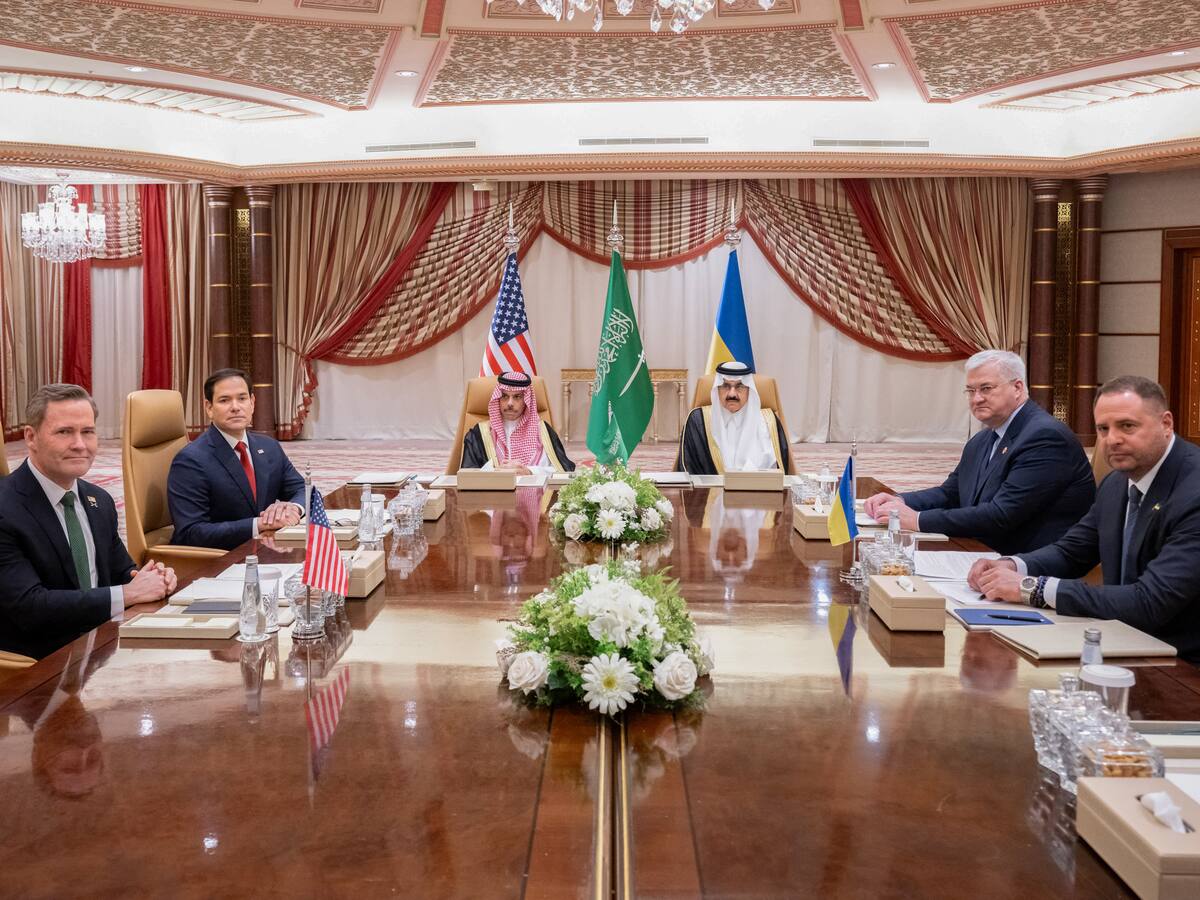 Comienza en Arabia Saudí la reunión sobre Rusia entre representantes de Estados Unidos y Ucrania