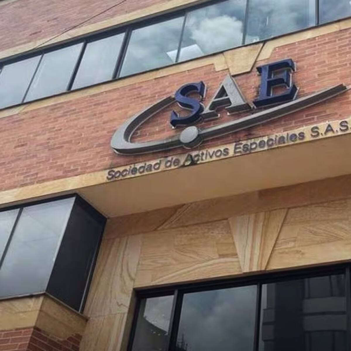 SAE frena desalojo de megalote en Caucasia invadido por cerca de 8.000 personas