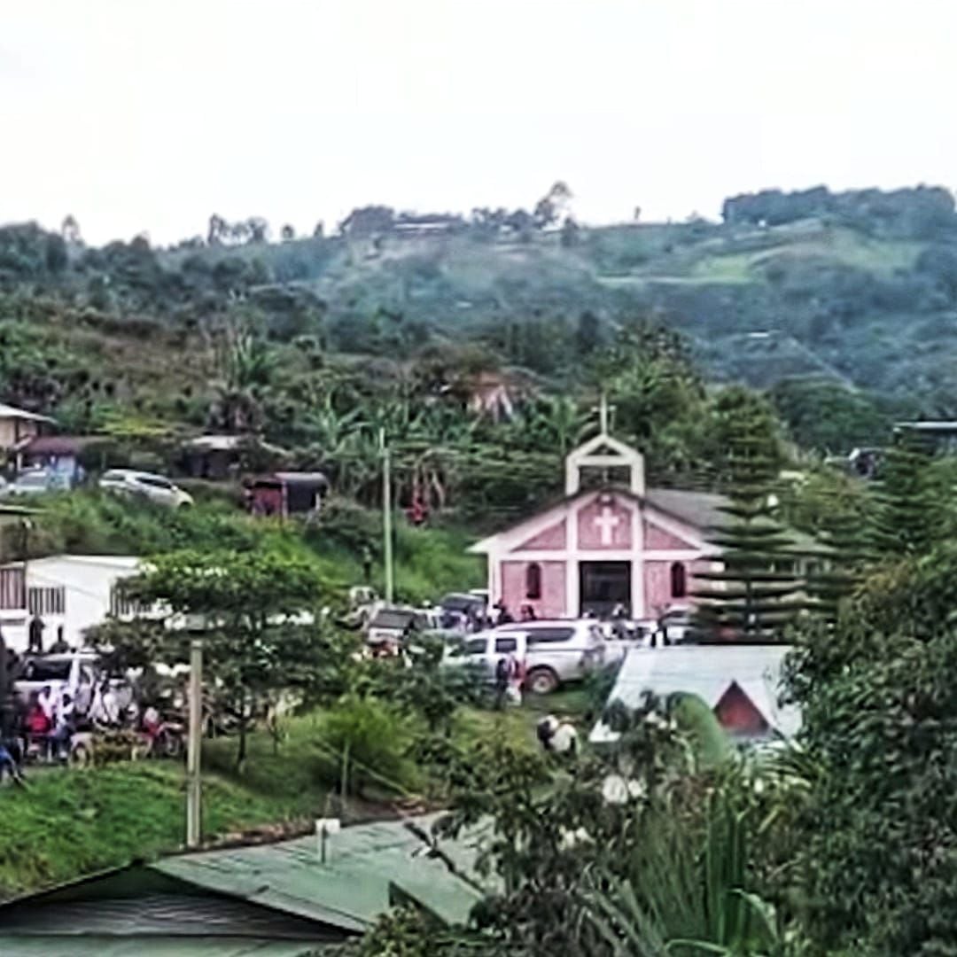 Parte de la población se vio obligada a refugiarse en las casas veredales, en el puesto de salud y en la iglesia. Crédito: Cric. 