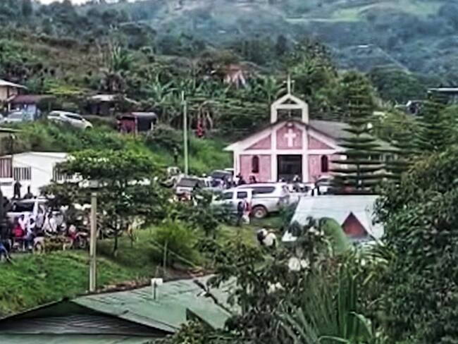 Parte de la población se vio obligada a refugiarse en las casas veredales, en el puesto de salud y en la iglesia. Crédito: Cric.