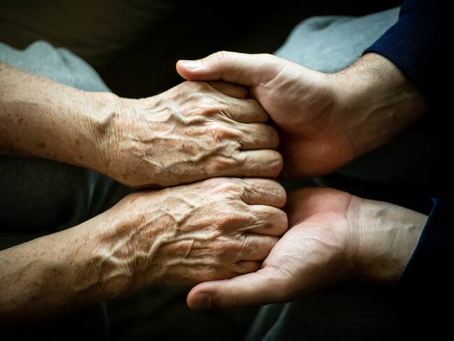 ¿Cómo reconocer el ‘síndrome del cuidador’ al estar a cargo de un adulto mayor?