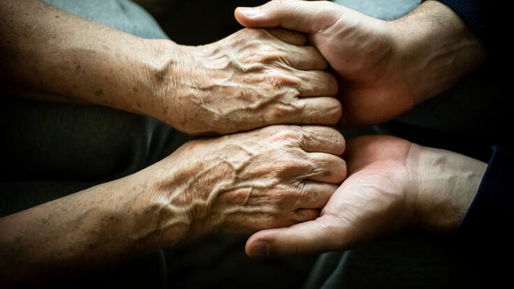 ¿Cómo reconocer el ‘síndrome del cuidador’ al estar a cargo de un adulto mayor?