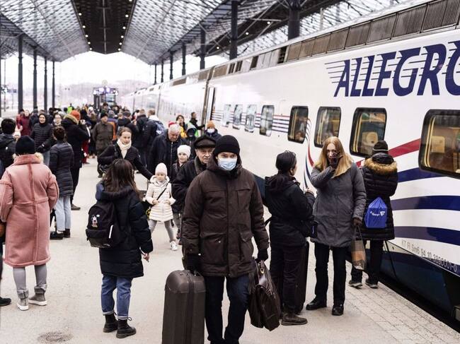 Tren Allegro de San Petersburgo, Rusia, en la estación central de trenes de Helsinki, Finlandia (Photo by Roni Rekomaa / LEHTIKUVA / AFP) / Finland OUT (Photo by RONI REKOMAA/LEHTIKUVA/AFP via Getty Images)