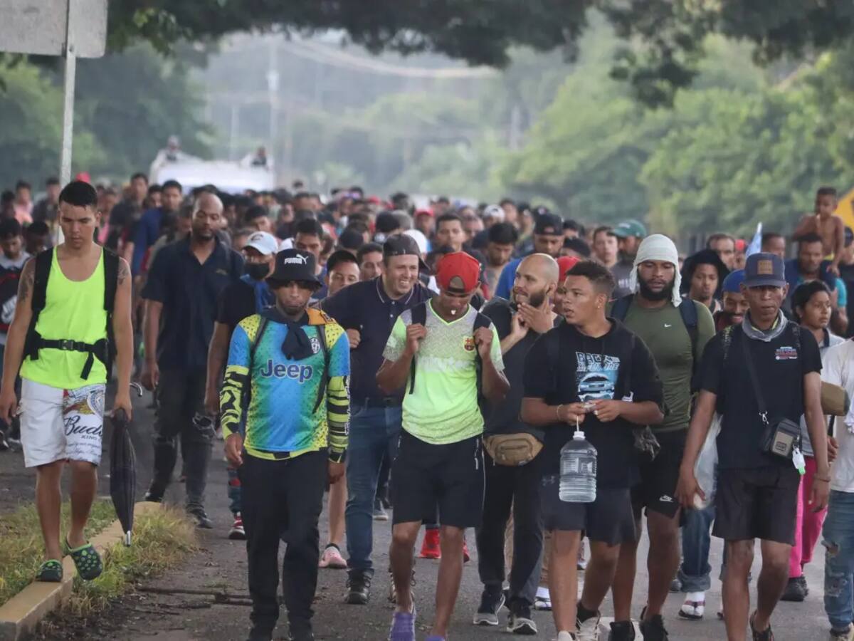 Tres caravanas de migrantes avanzan por el sur de México rumbo a EE.UU.