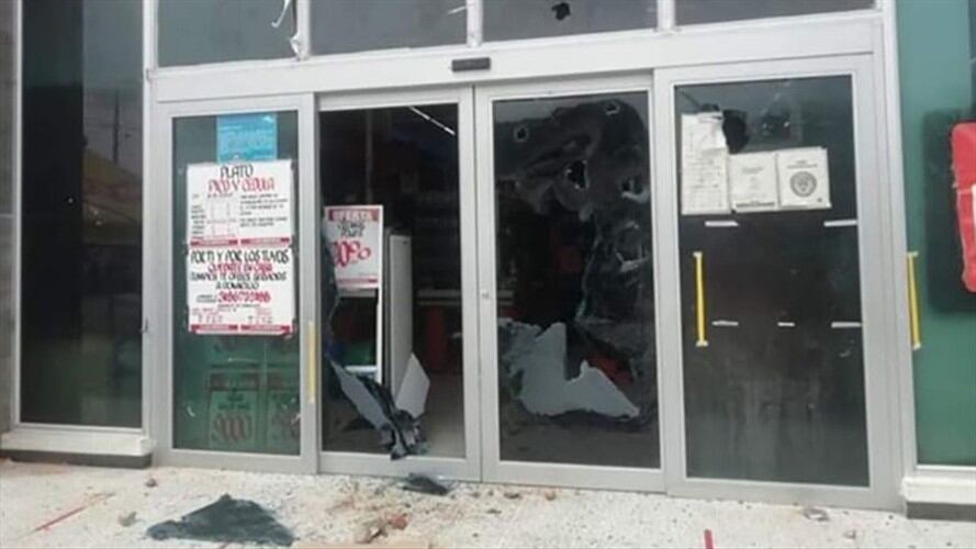 La Policía del Magdalena ha indicado que 10 de sus uniformados también resultaron lesionados en esos desmanes