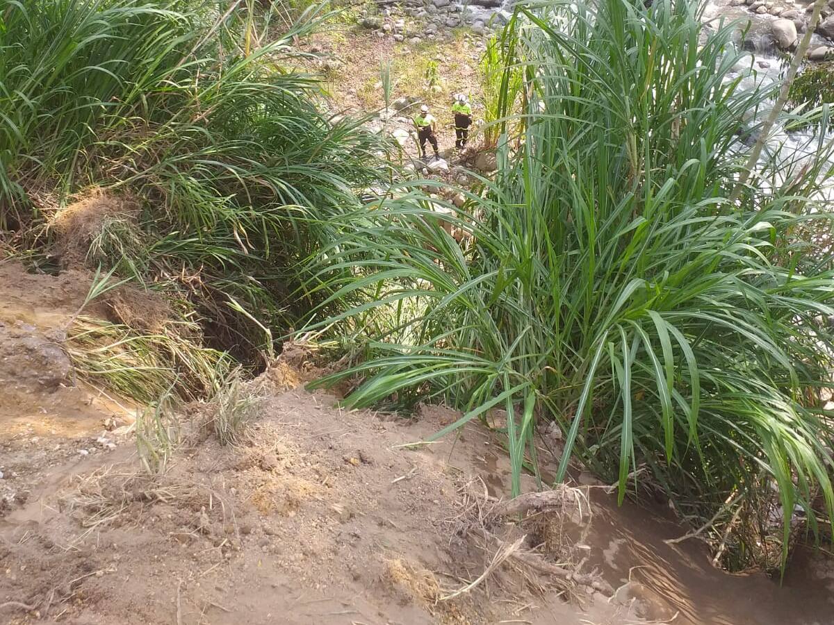 Operador de una retroexcavadora murió al caer al río Chinchiná en Caldas