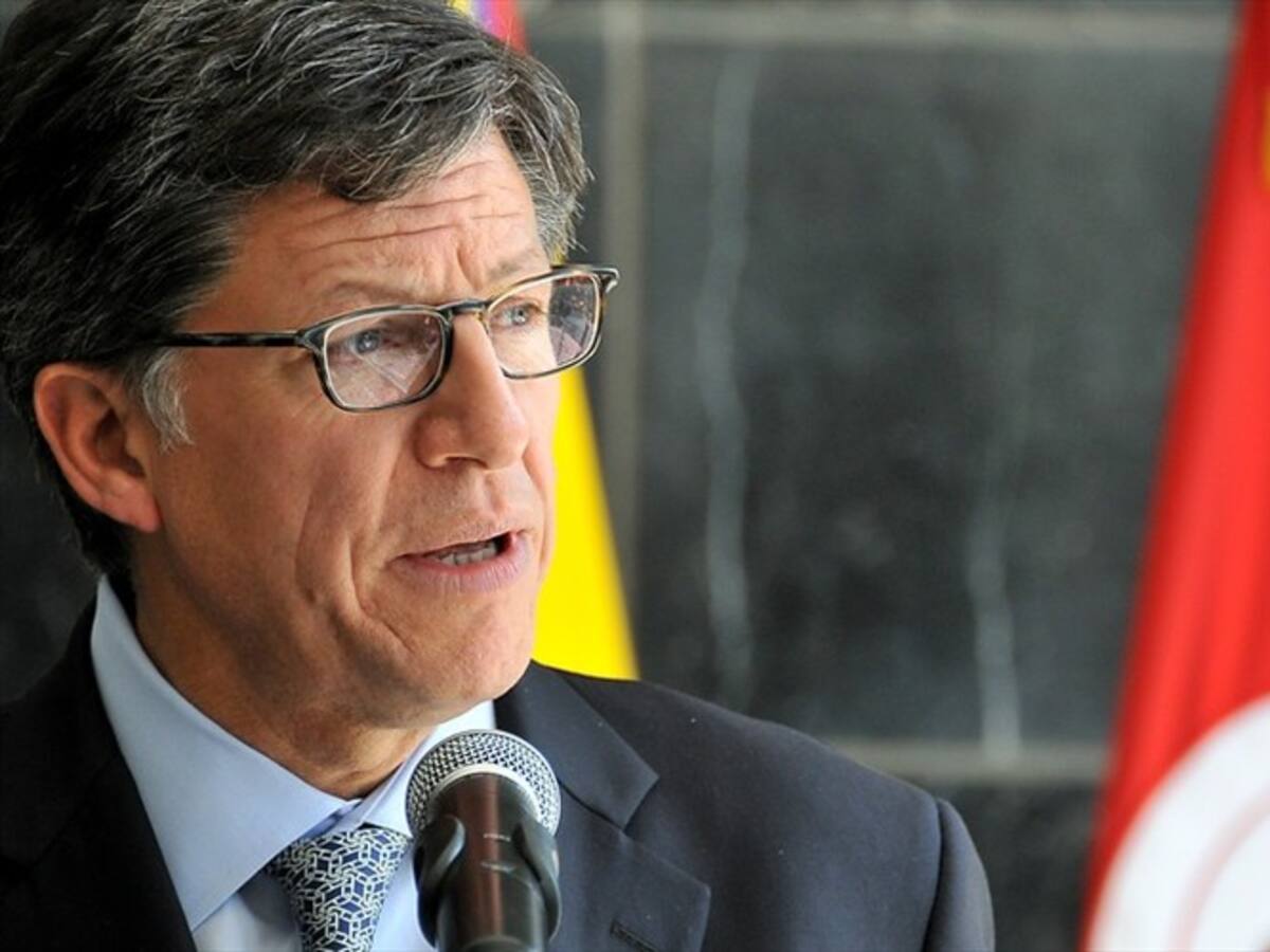 Uribe busca garantizar impunidad de militares por falsos positivos: José Miguel Vivanco