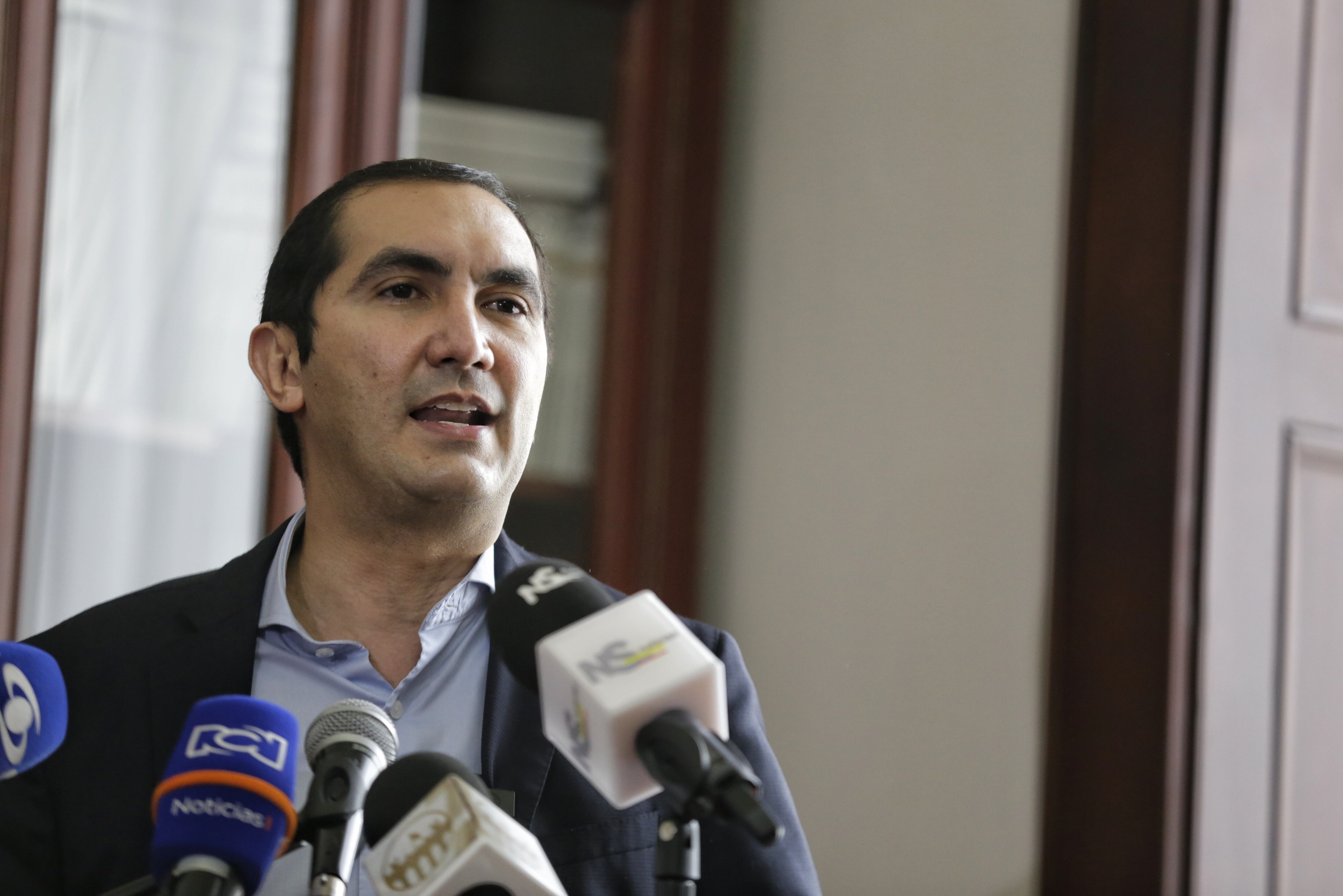 Bogotá. 28 de Octubre del 2021. David Barguil senador del congreso de la República en Compañía del presidente del Senado, Juan Diego Gómez, firmaron el texto con el aval de la Corte Constitucional a la ley de Borrón y Cuenta Nueva, en la cual solo haría falta la sanción presidencial. En la foto: El senador, David Barguil.  (Colprensa-Sergio Acero)