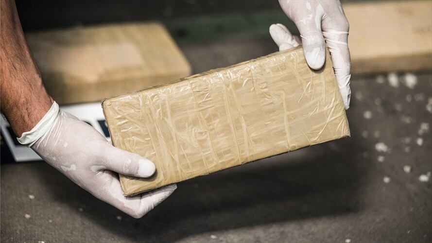 Las supuestas obras artísticas eran enviadas por encomienda terrestre a Bogotá y, desde ahí, presuntamente, se coordinaba el envío vía área hacia México, Ecuador, España, Italia y Australia. Foto: Getty Images / LUCAS NINNO