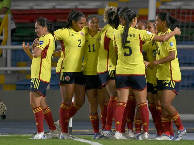 Colombian players celebrate after scoring against Bolivia during their Women's Copa America first round match at Pascual Guerrero Stadium in Cali, Colombia, on July 11, 2022. (Photo by Juan BARRETO / AFP) (Photo by JUAN BARRETO/AFP via Getty Images)