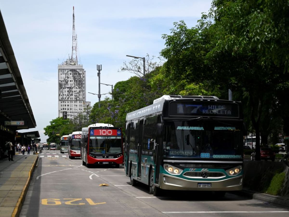 Las tarifas del transporte público sufren un fuerte aumento en Argentina