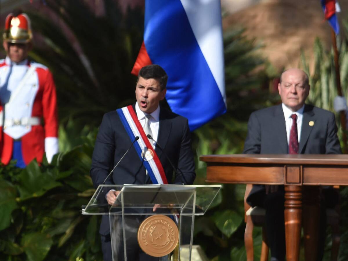 Santiago Peña asume como presidente de Paraguay