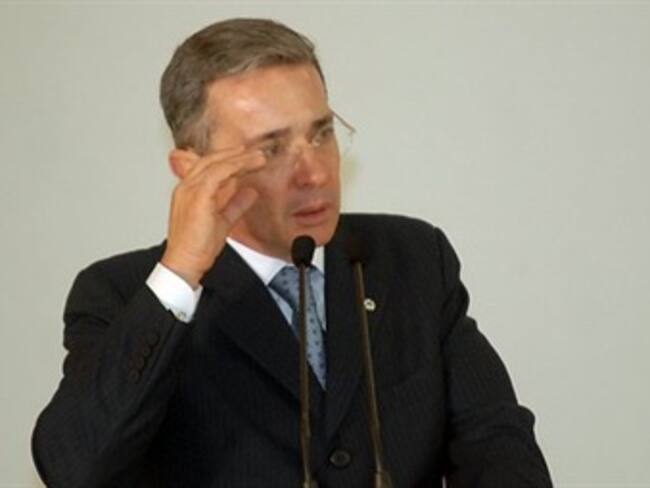 Uribe invita a elegir un alcalde con el que Bogotá gane