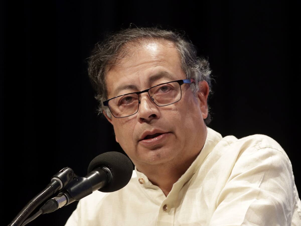 El mundo se acerca a una conflagración si no vamos a la paz: Petro por guerra Israel-Hamás