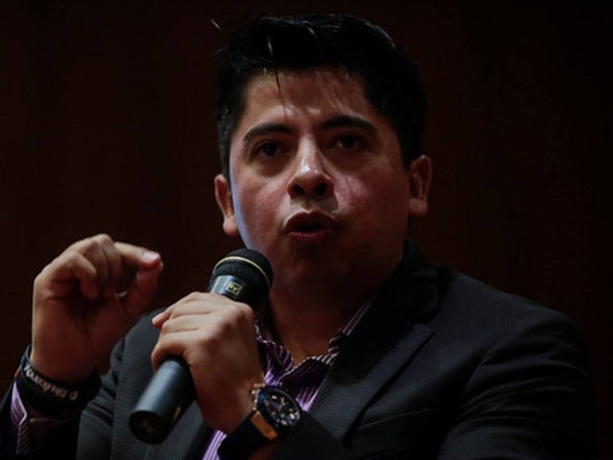 Ariel Ávila calificó como 'show' la circular roja de Interpol contra Gabino
