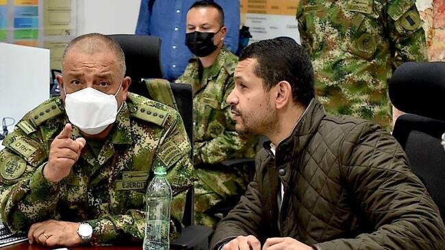 El General Navarro, el ministro de interior y otras autoridades del Cauca tuvieron una reunión de seguridad en Popayán. Crédito: MinInterior.