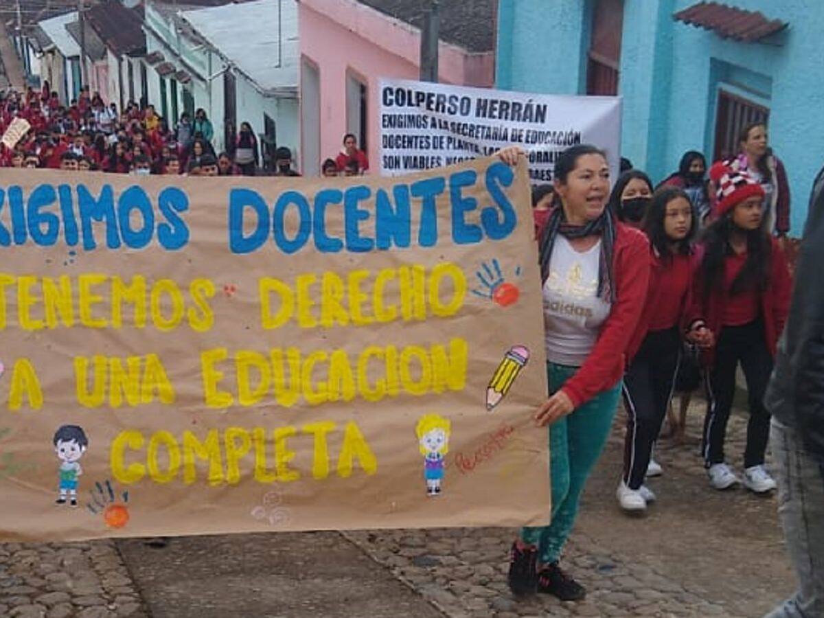 Continúan protestas por falta de docentes en Norte de Santander