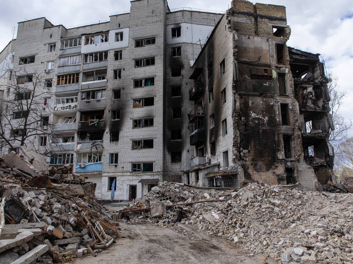 El fiscal jefe de la CPI dice en Bucha que “Ucrania es la escena de un crimen”