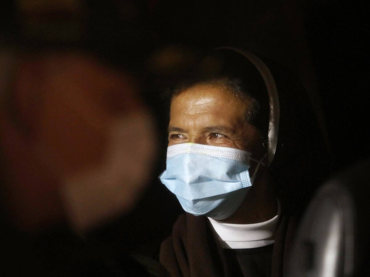 El papa autorizó destinar hasta un millón de euros por la monja colombiana secuestrada en Malí, según el cardenal Becciu