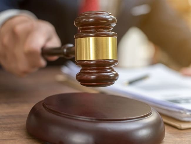 La Fiscalía descubrió un modelo ilegal en el que varias empresas acordaron su participación en subastas públicas, fingieron libre competencia y se quedaron con contratos.. Foto: Getty Images