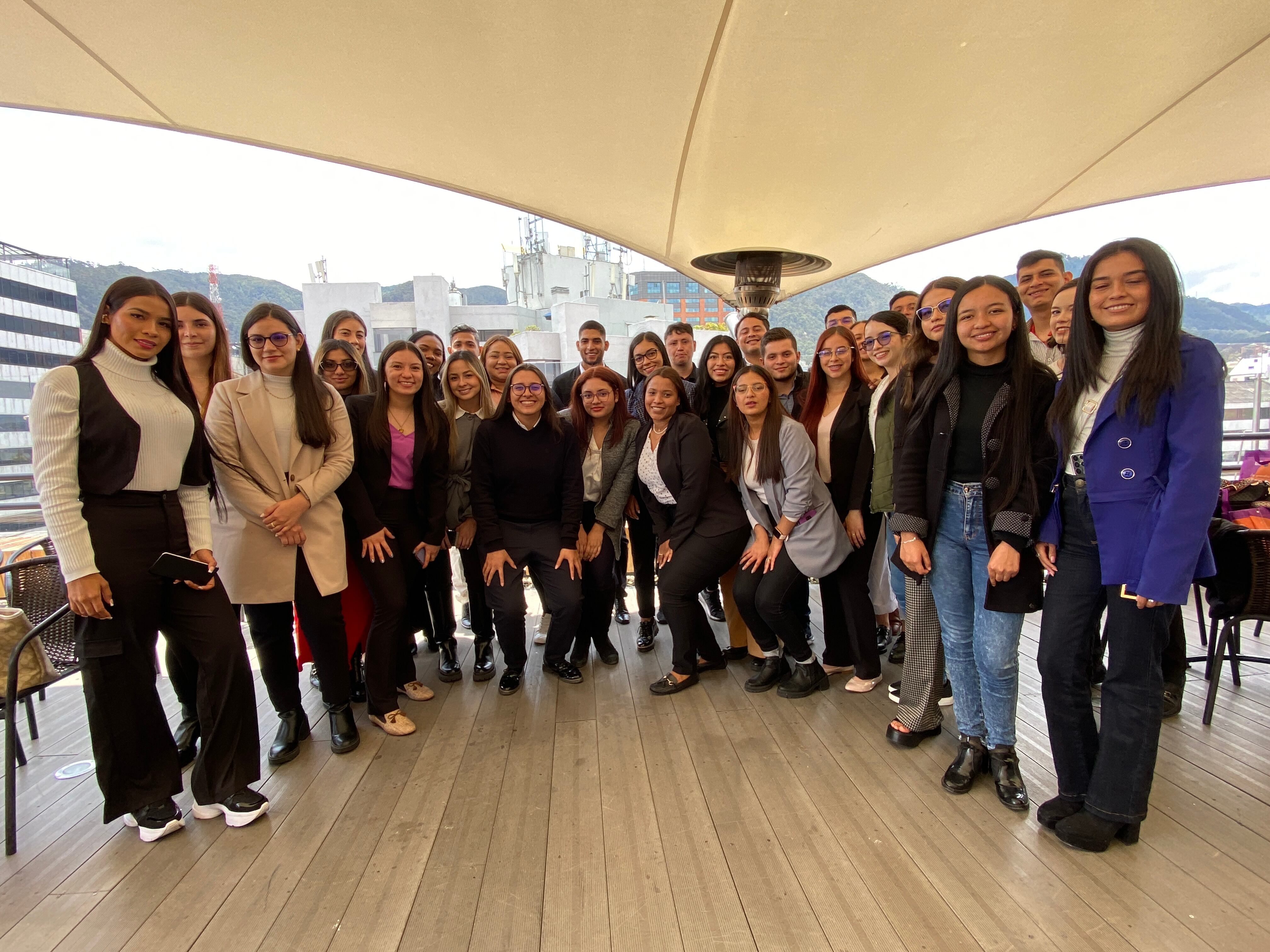 El primer grupo de beneficiarios de Los Mejores por Colombia 2.0 contó con 52 estudiantes de derecho, comunicación social, comercio internacional y relaciones internacionales. | Foto: Cortesía