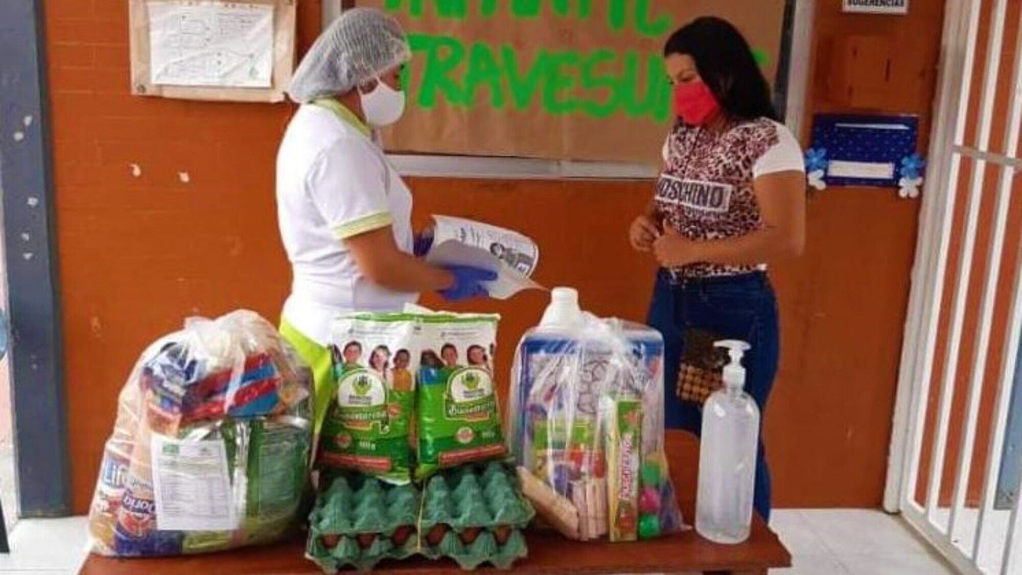 Entrega de raciones alimentarias/ Archivo ICBF