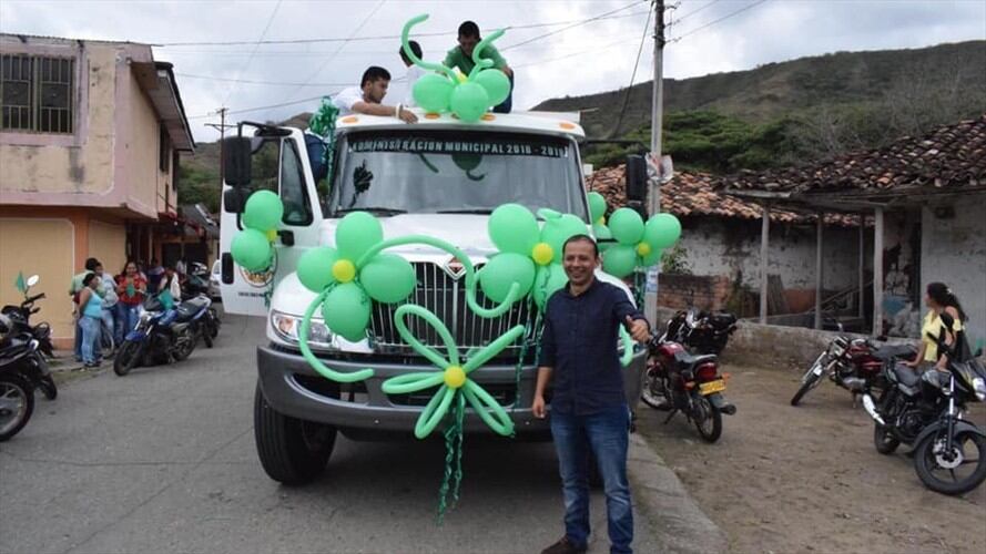 En su momento, la Fiscalía señaló que el mandatario y otras cuatro personas habrían participado en contaminación ambiental de un sector. Foto: Cortesía Sucre Cauca