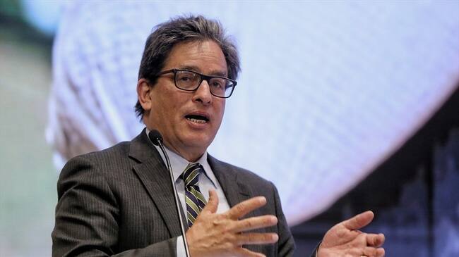 La llegada del exministro de Hacienda, Alberto Carrasquilla, a la junta del Banco de la República causó un revuelo en el mundo político y económico. Foto: Colprensa - Camila Díaz