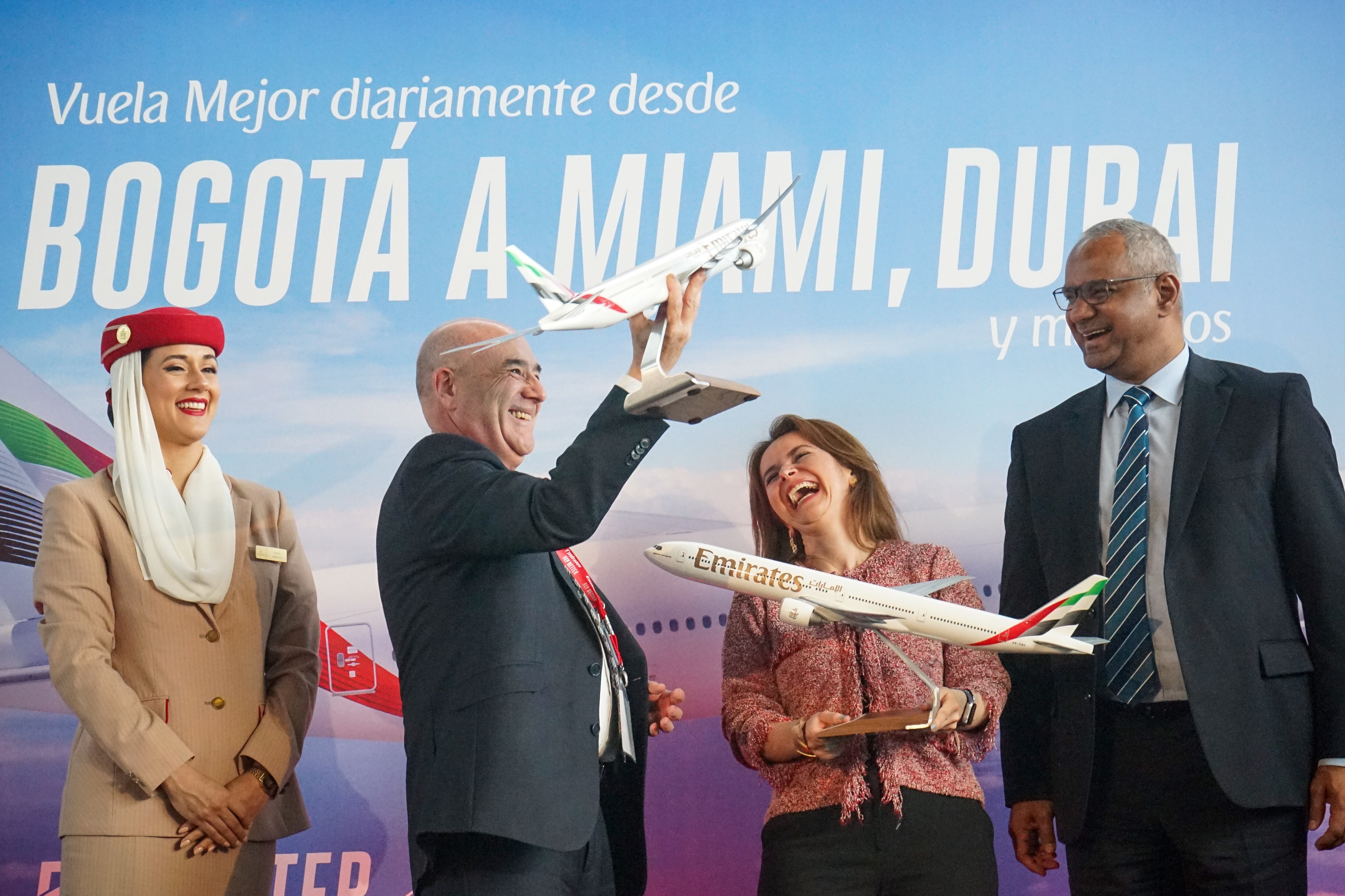 Bogotá. Junio 5 de 2024. En el Aeropuerto Internacional El Dorado se dio la bienvenida oficial a la aerolínea Emirates con su avión Boeing 777. La compañía permitirá realizar conexiones directas desde Bogotá a Miami y Dubái. (Colprensa - Catalina Olaya)